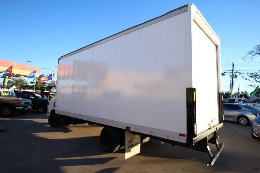 Isuzu NPR  2017