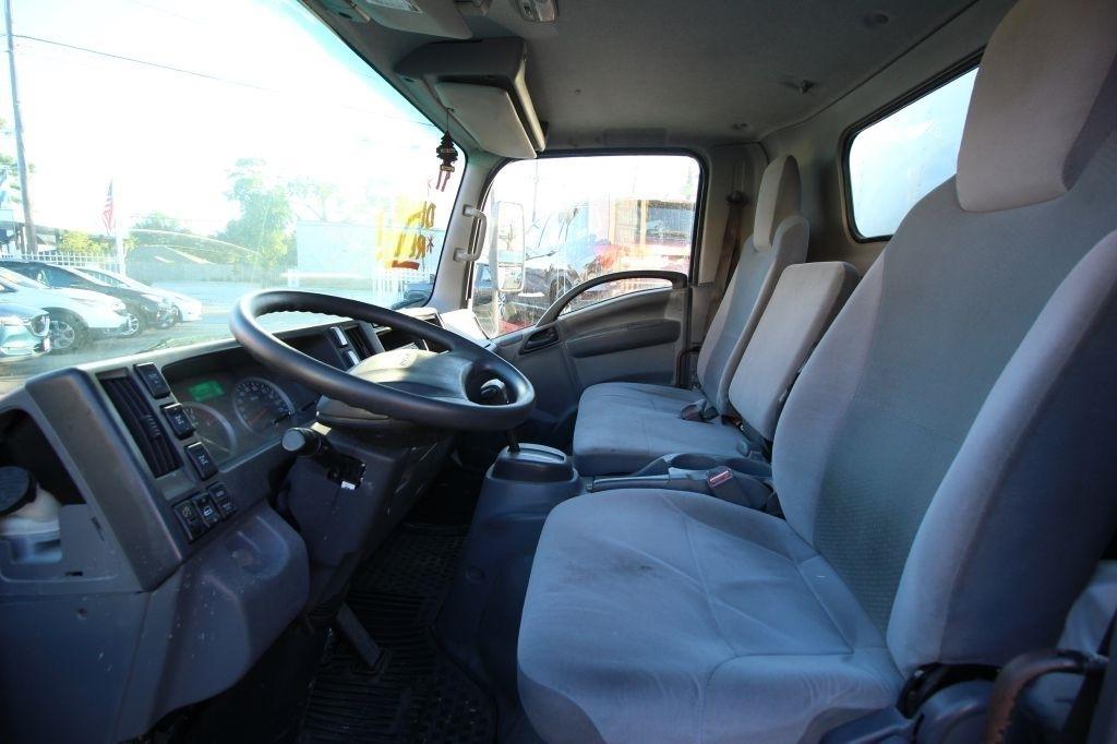 Isuzu NPR  2017
