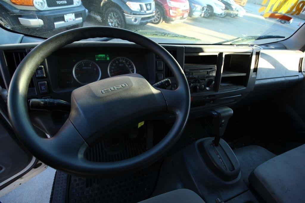 Isuzu NPR  2017