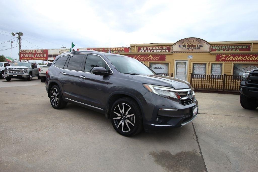 2019 Honda Pilot Touring w/Rear Captain's Chairs