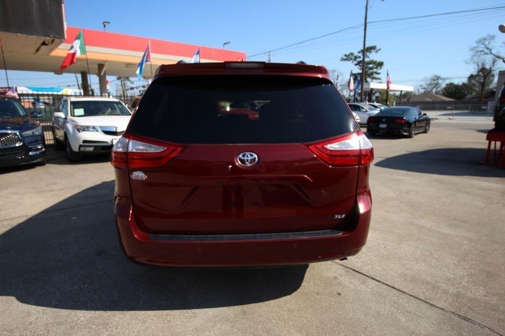 Toyota Sienna Limited Premium 7-Passenger 2019