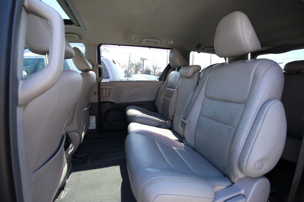 Toyota Sienna Limited Premium 7-Passenger 2019