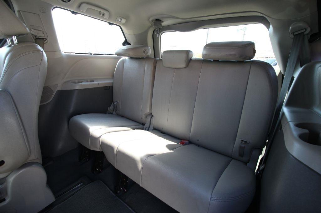 Toyota Sienna Limited Premium 7-Passenger 2019