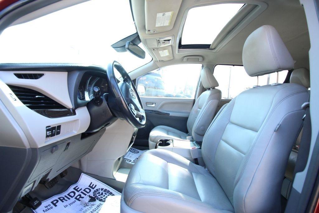 Toyota Sienna Limited Premium 7-Passenger 2019