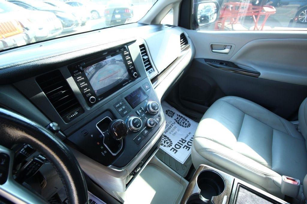 Toyota Sienna Limited Premium 7-Passenger 2019
