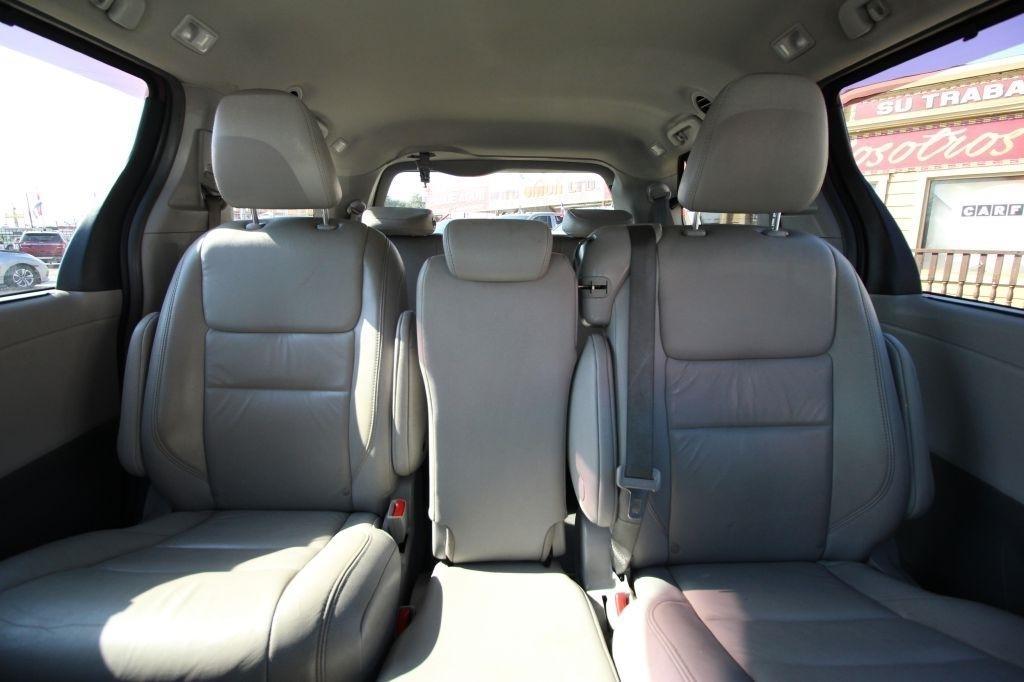 Toyota Sienna Limited Premium 7-Passenger 2019