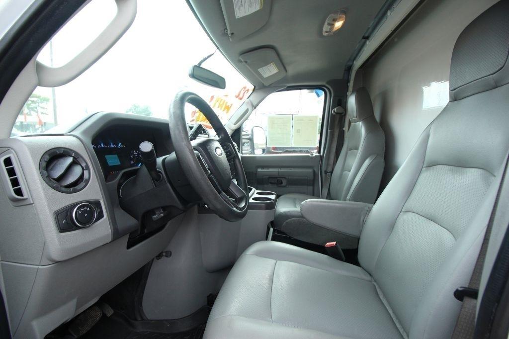 Ford Econoline E-350 Super Duty 2022