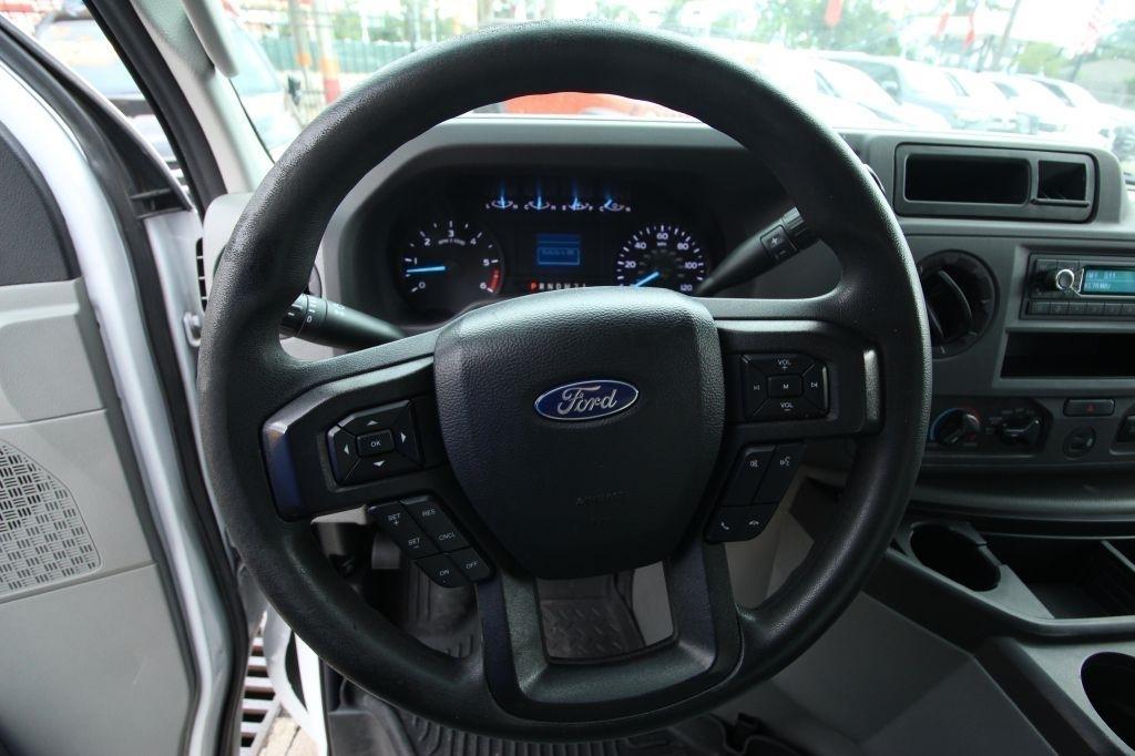 Ford Econoline E-350 Super Duty 2022