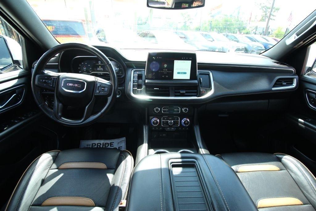 GMC Yukon XL Denali 4WD 2022