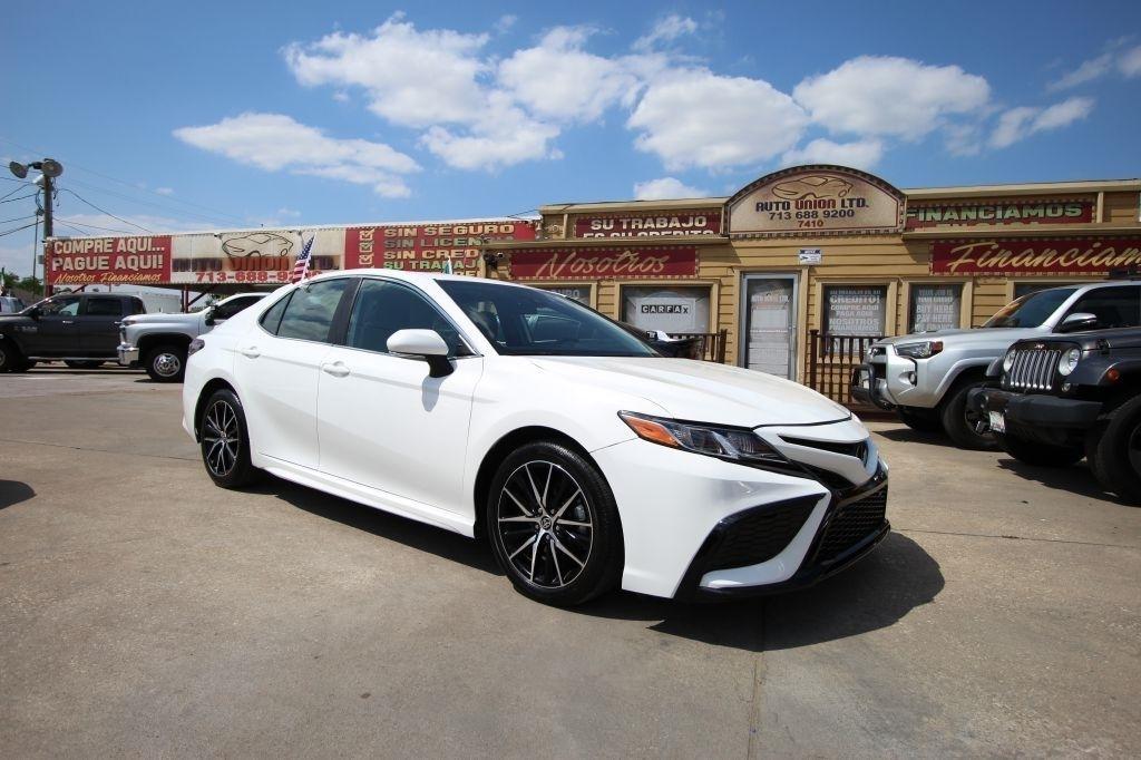 Toyota Camry SE 2023