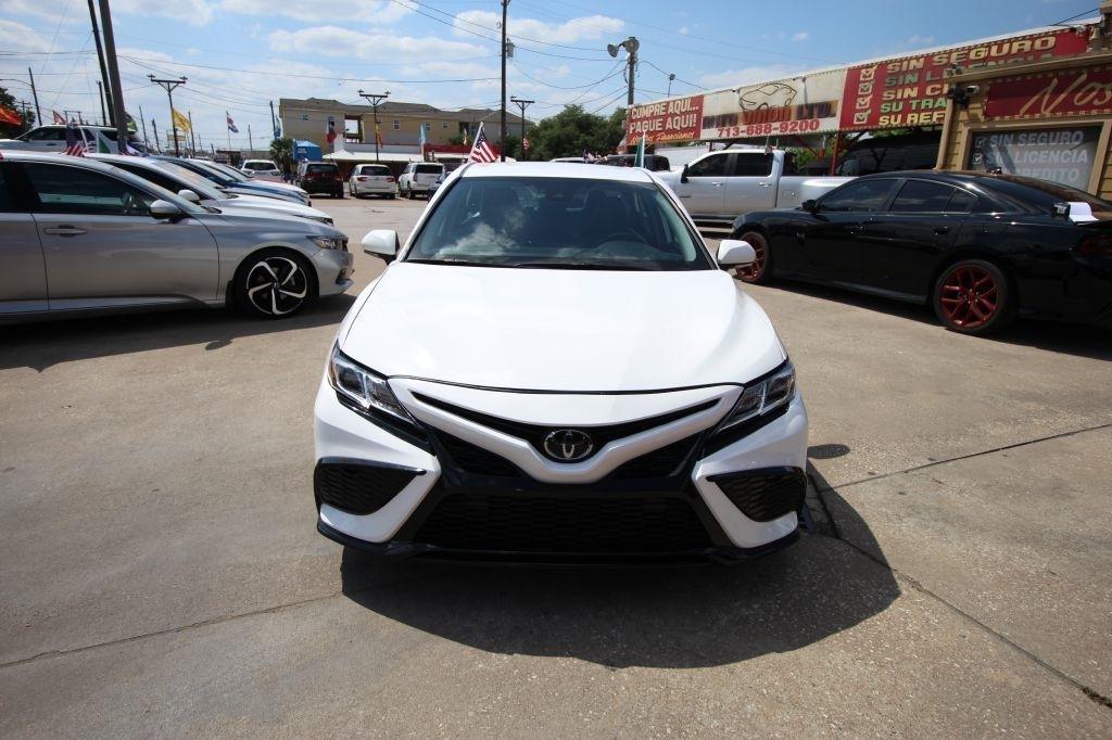 Toyota Camry SE 2023