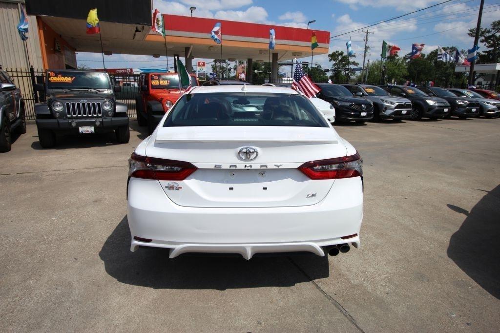 Toyota Camry SE 2023