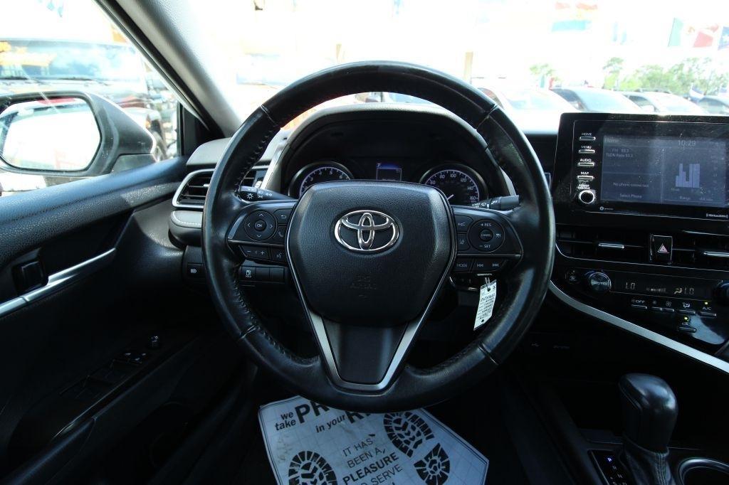 Toyota Camry SE 2023
