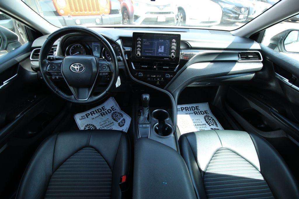 Toyota Camry SE 2023