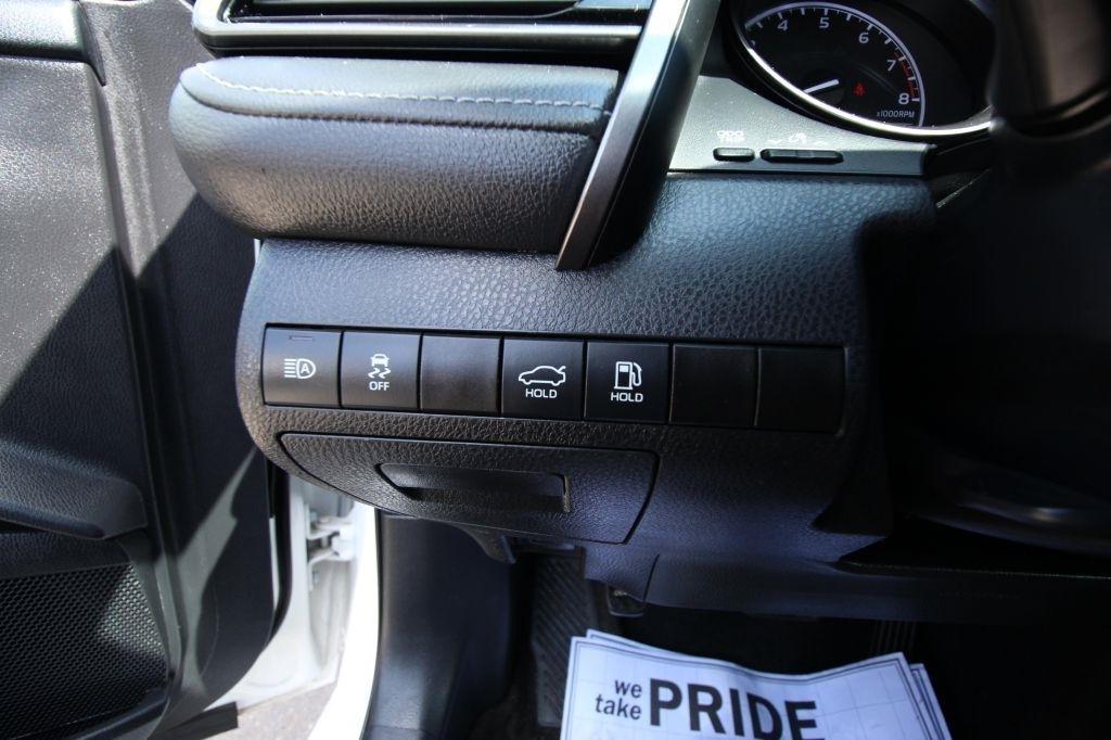 Toyota Camry SE 2023