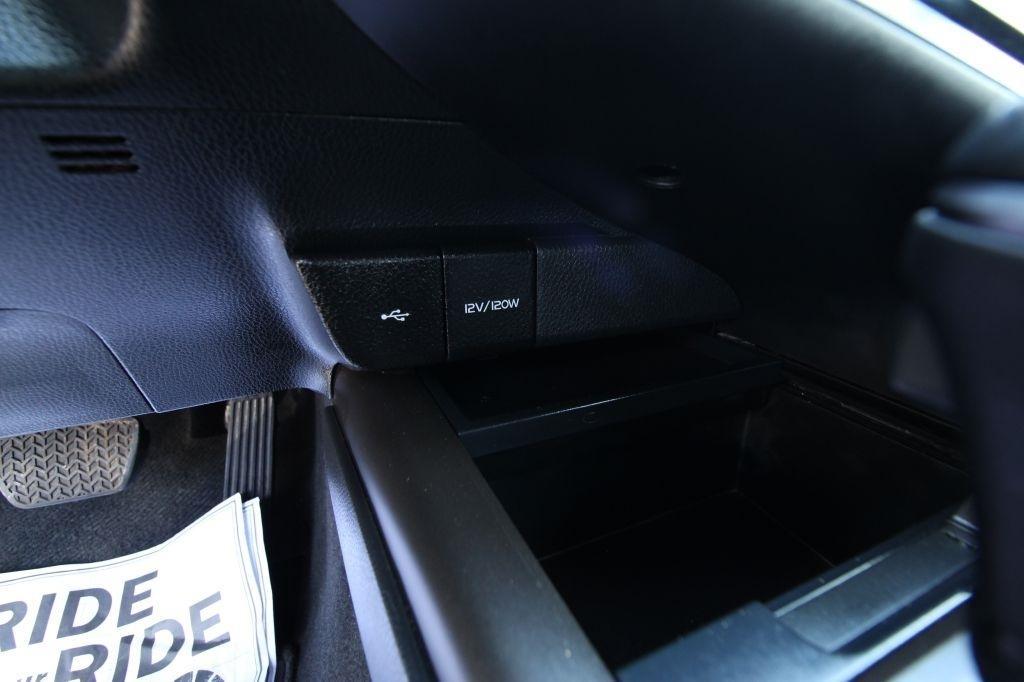 Toyota Camry SE 2023