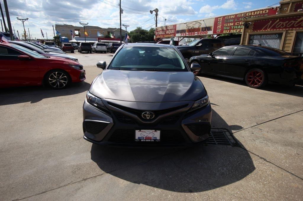 Toyota Camry SE 2022