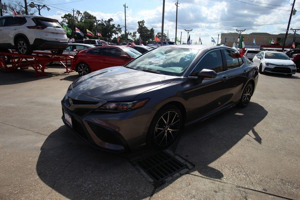 Toyota Camry SE 2022