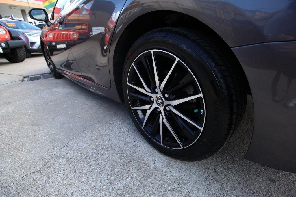 Toyota Camry SE 2022