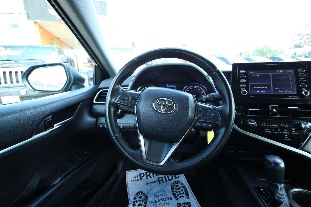 Toyota Camry SE 2022