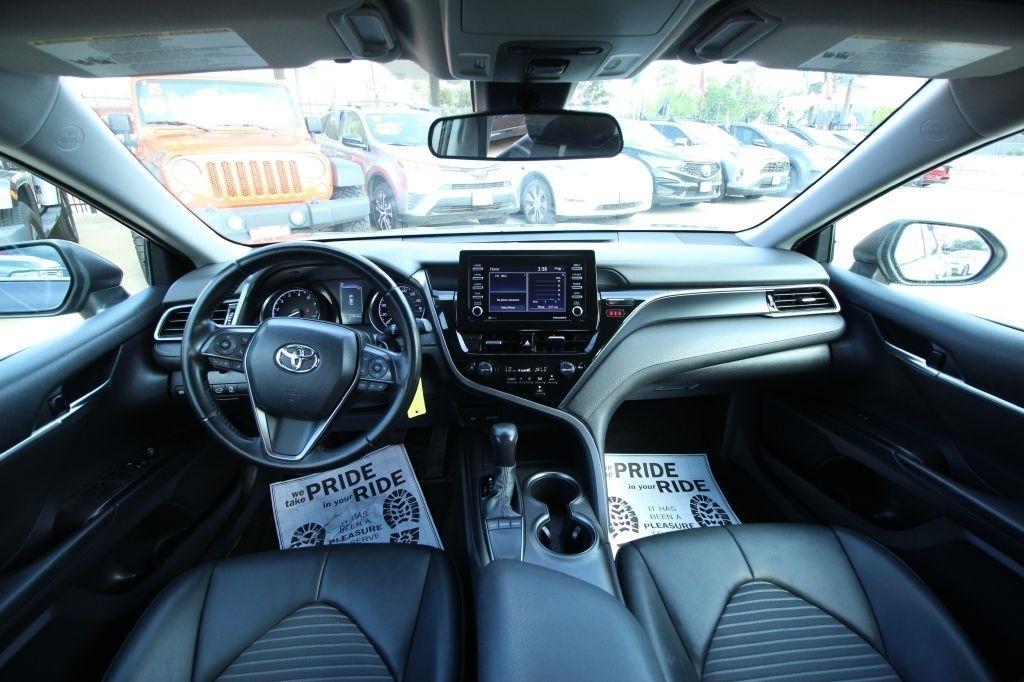 Toyota Camry SE 2022