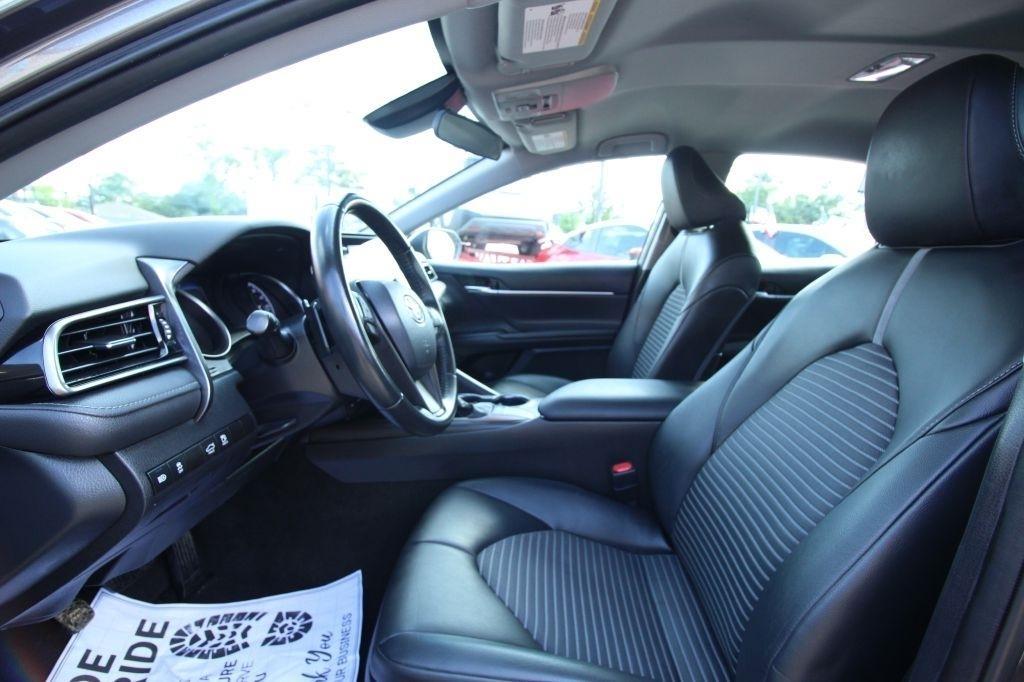 Toyota Camry SE 2022