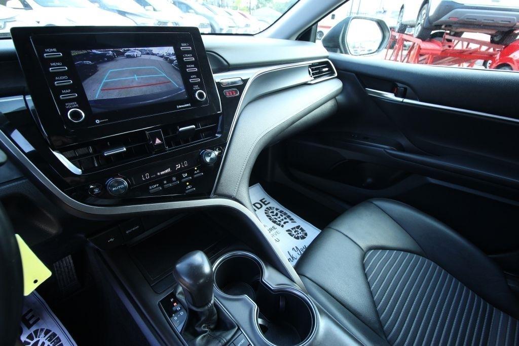 Toyota Camry SE 2022