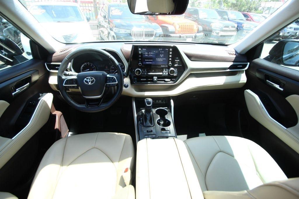 Toyota Highlander XLE AWD V6 2020