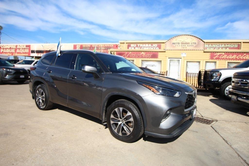 Toyota Highlander XLE AWD V6 2022