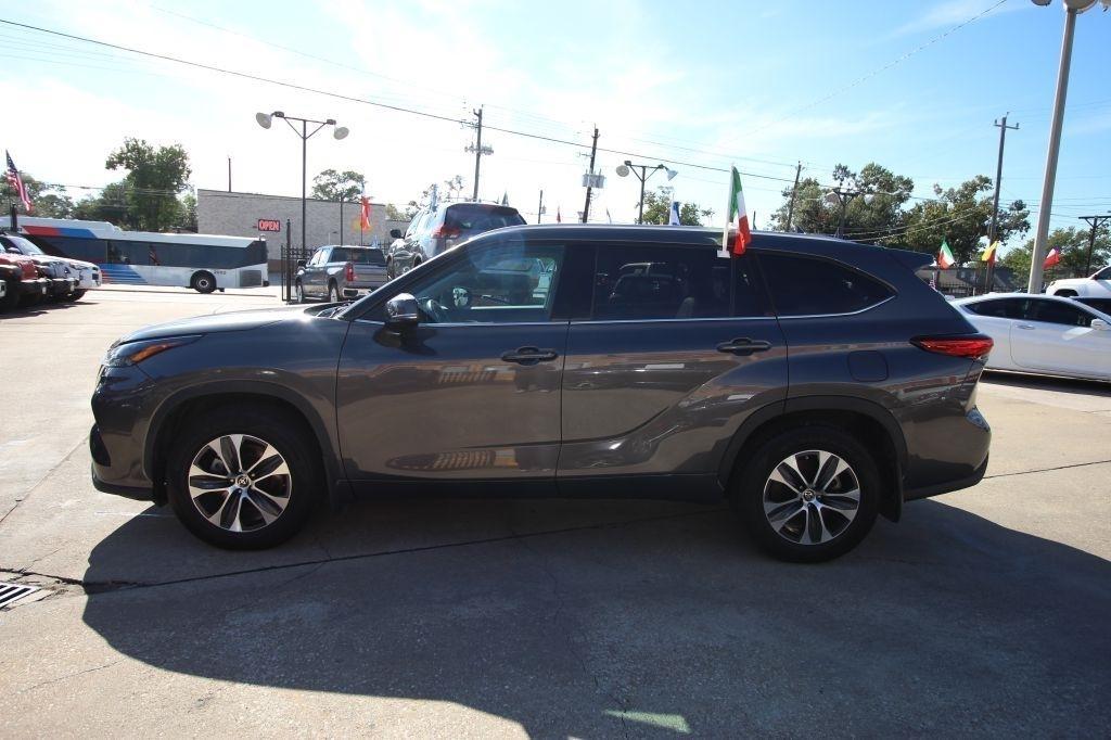 Toyota Highlander XLE AWD V6 2022