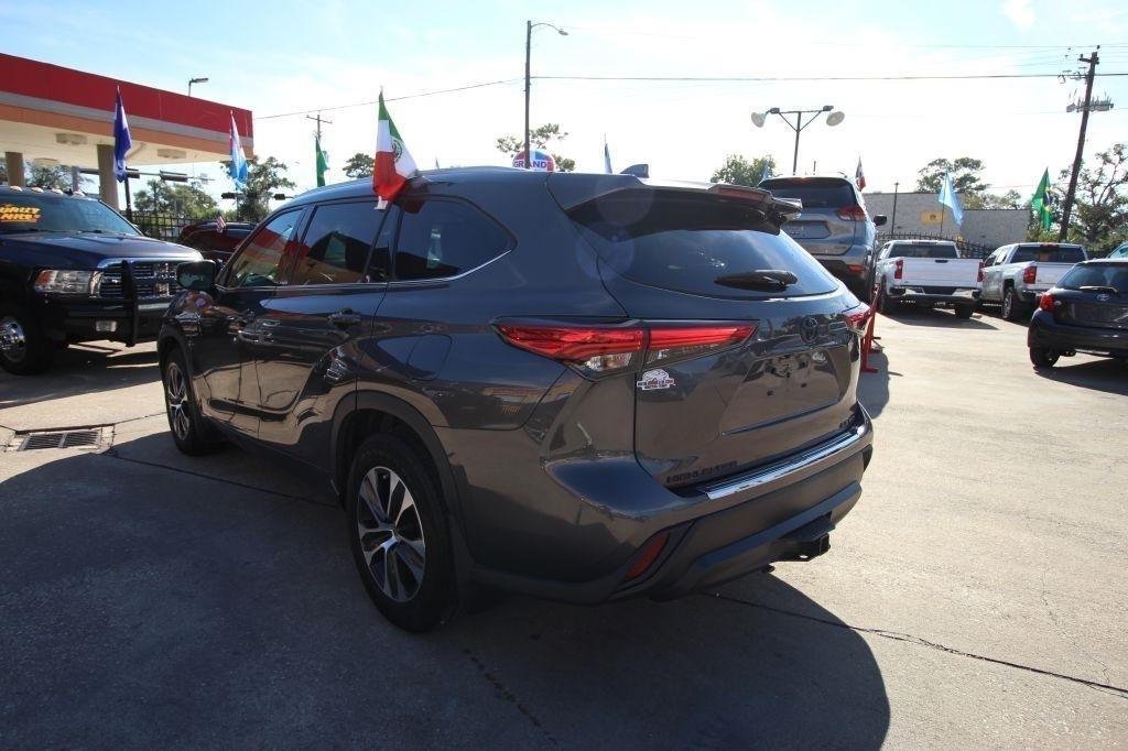Toyota Highlander XLE AWD V6 2022