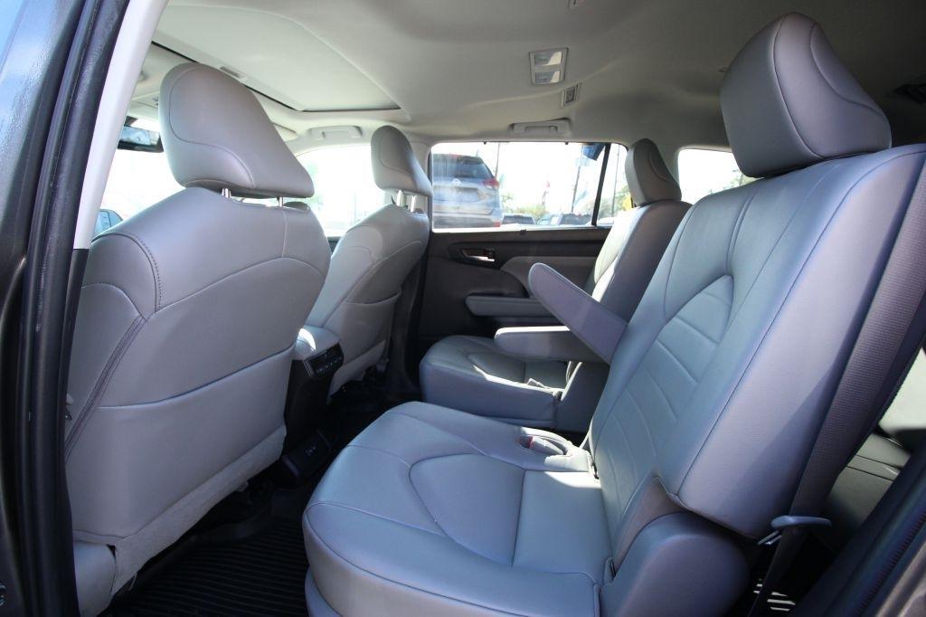 Toyota Highlander XLE AWD V6 2022