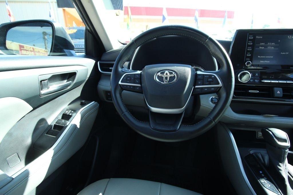 Toyota Highlander XLE AWD V6 2022