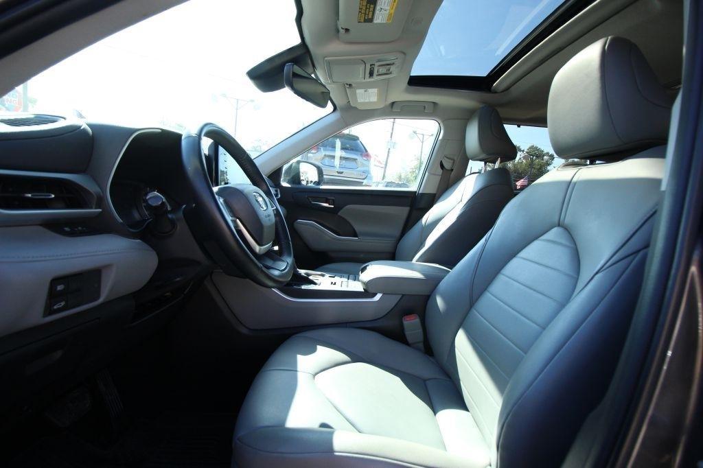 Toyota Highlander XLE AWD V6 2022