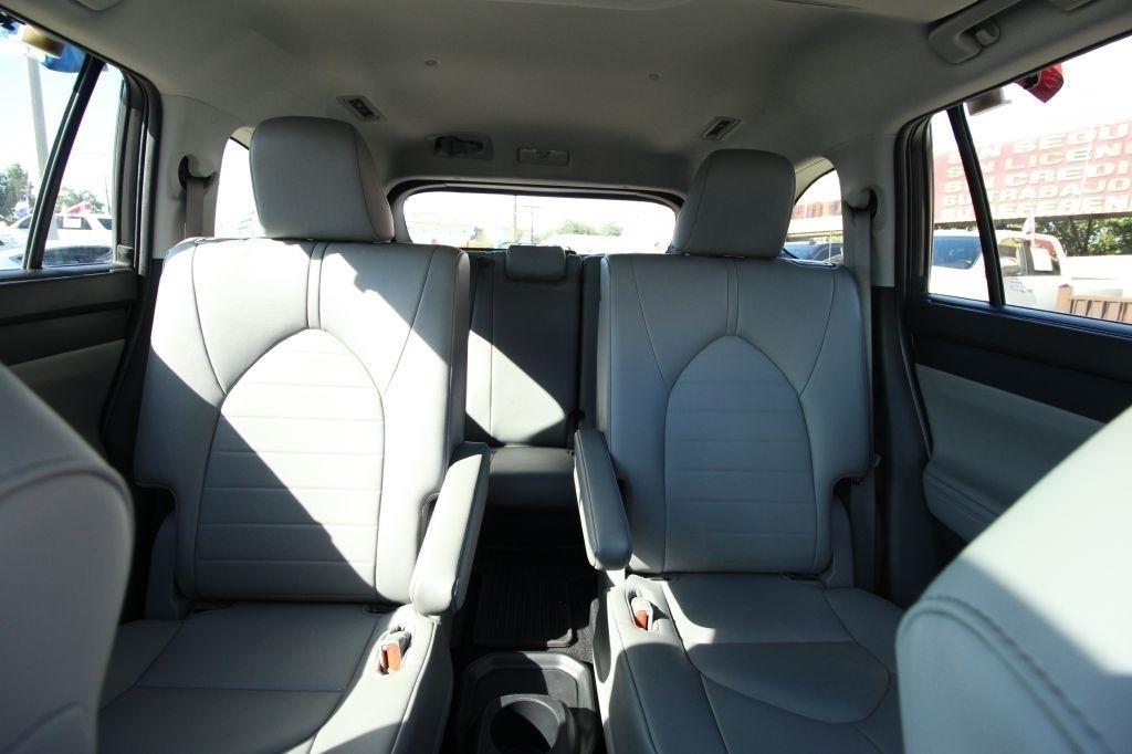Toyota Highlander XLE AWD V6 2022