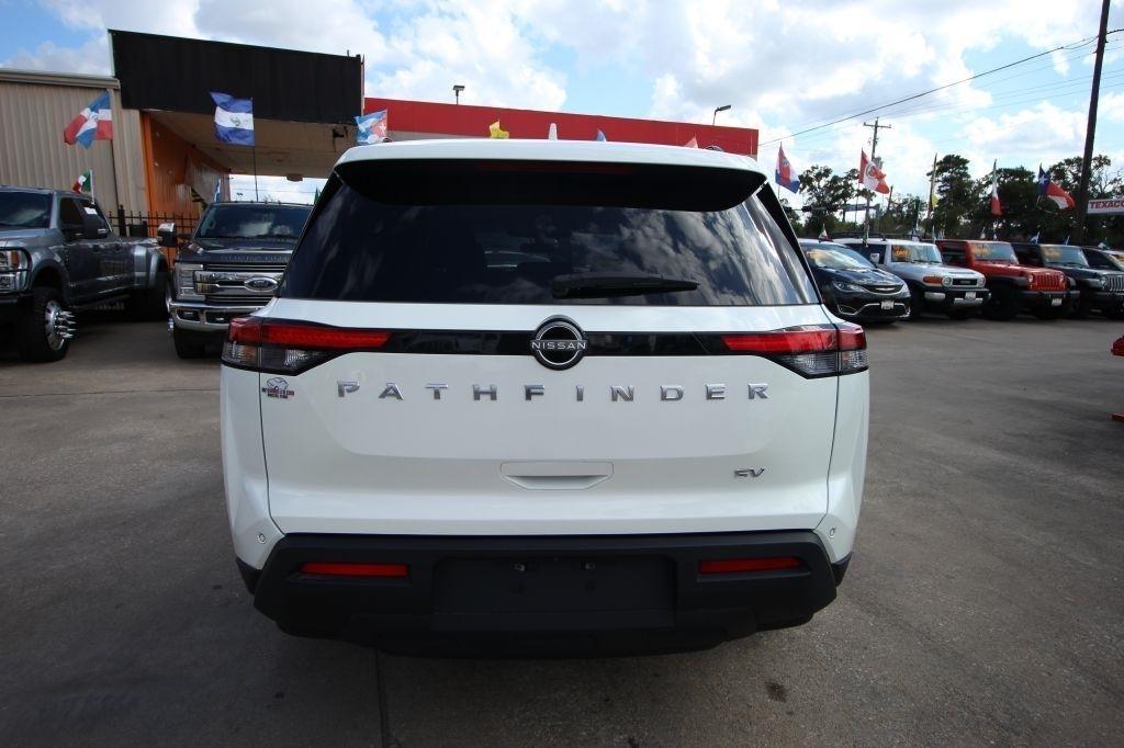 Nissan Pathfinder SV 2022
