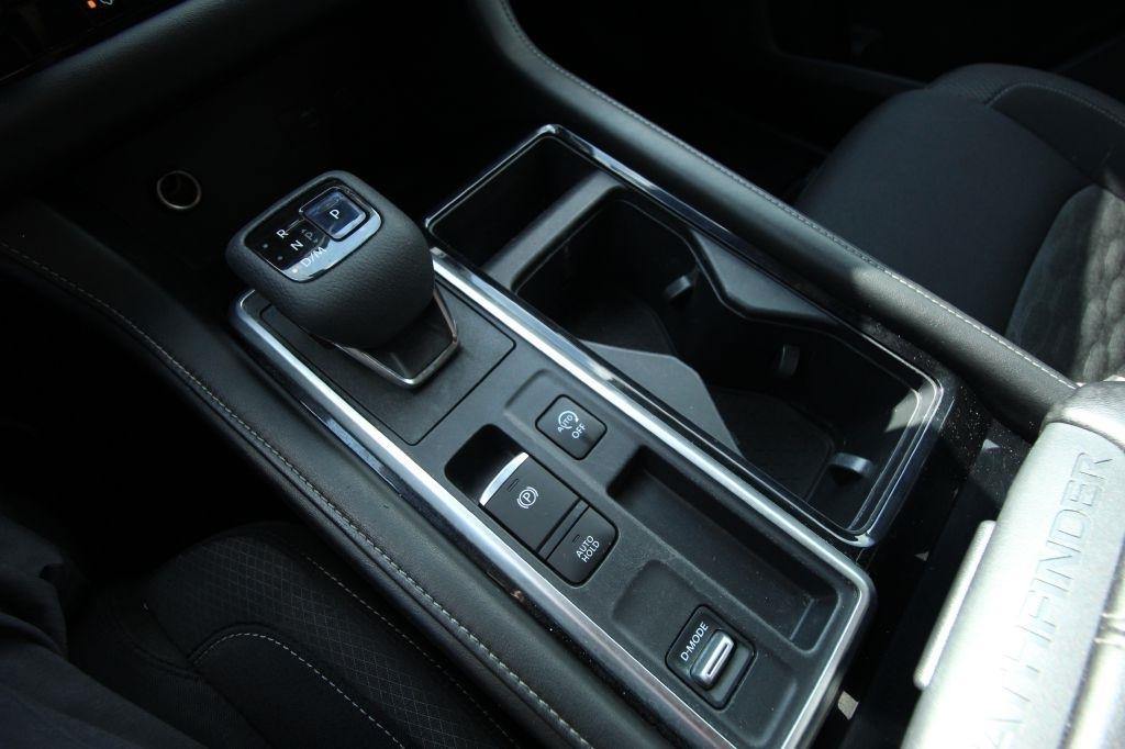 Nissan Pathfinder SV 2022
