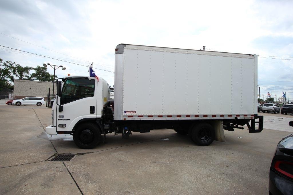 Isuzu NPR  2015