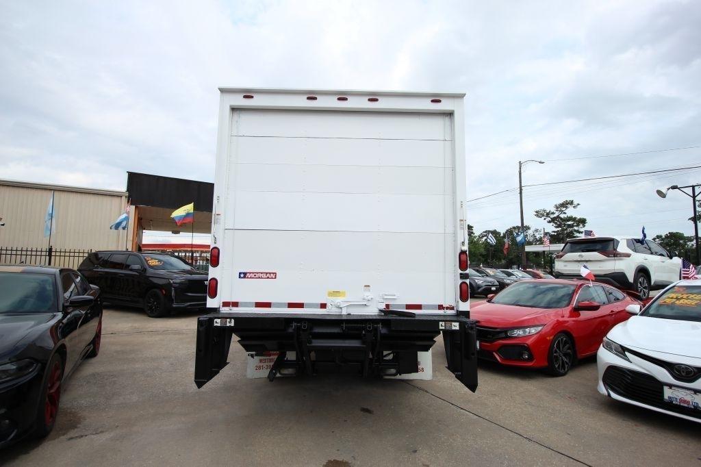 Isuzu NPR  2015