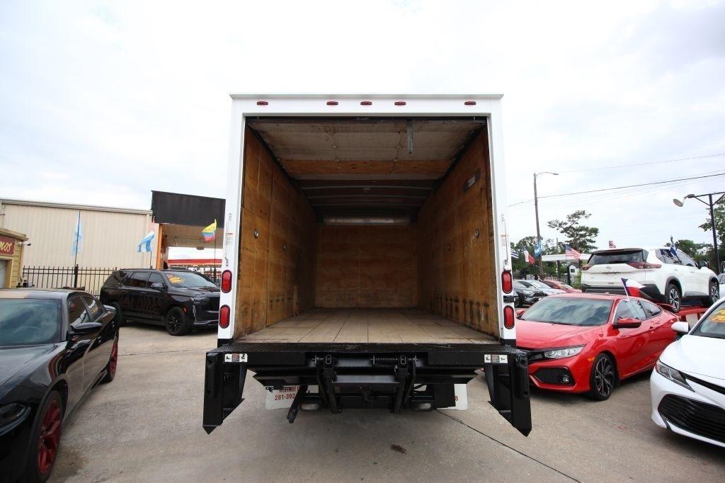 Isuzu NPR  2015
