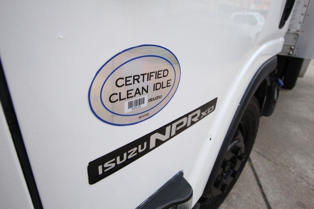 Isuzu NPR  2015
