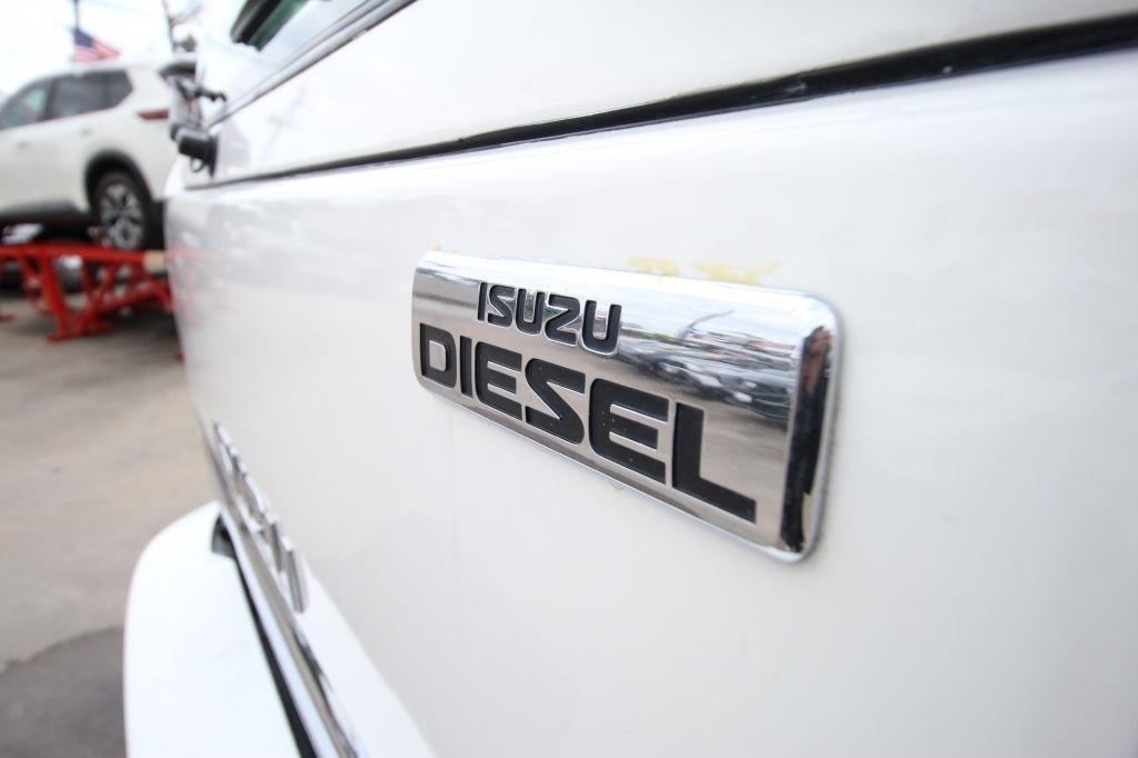Isuzu NPR  2015