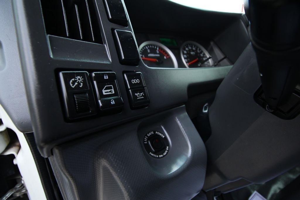 Isuzu NPR  2015