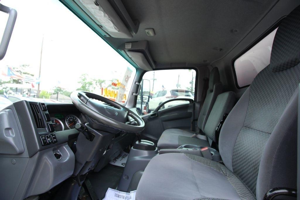 Isuzu NPR  2015