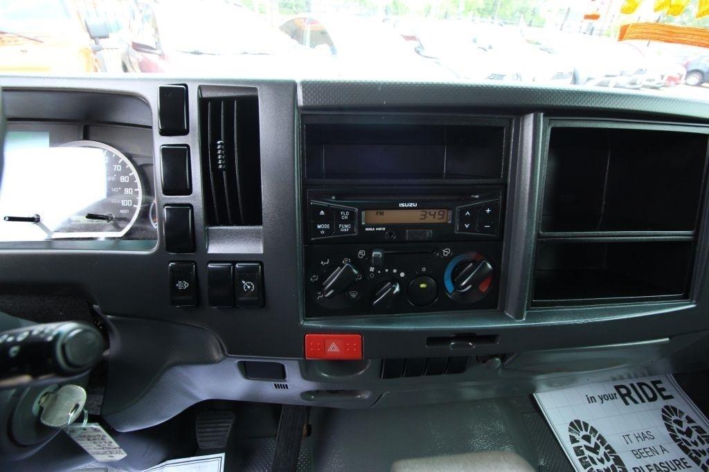 Isuzu NPR  2015