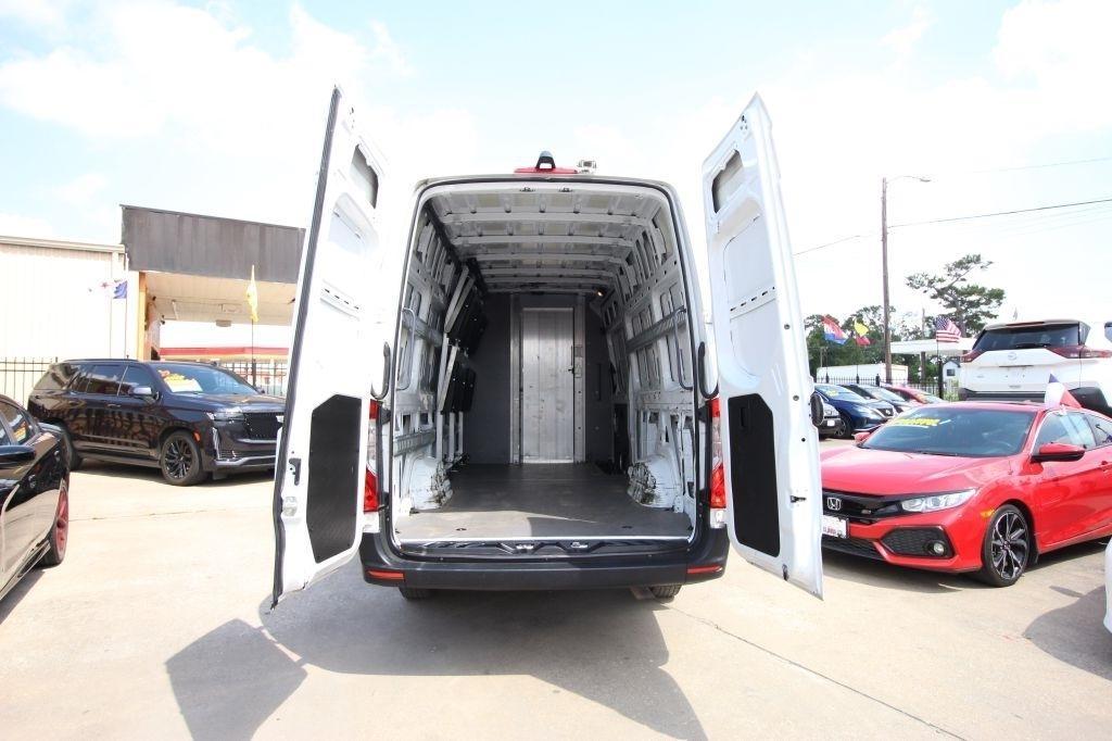 Mercedes-Benz Sprinter 2500 170-in. WB 2020