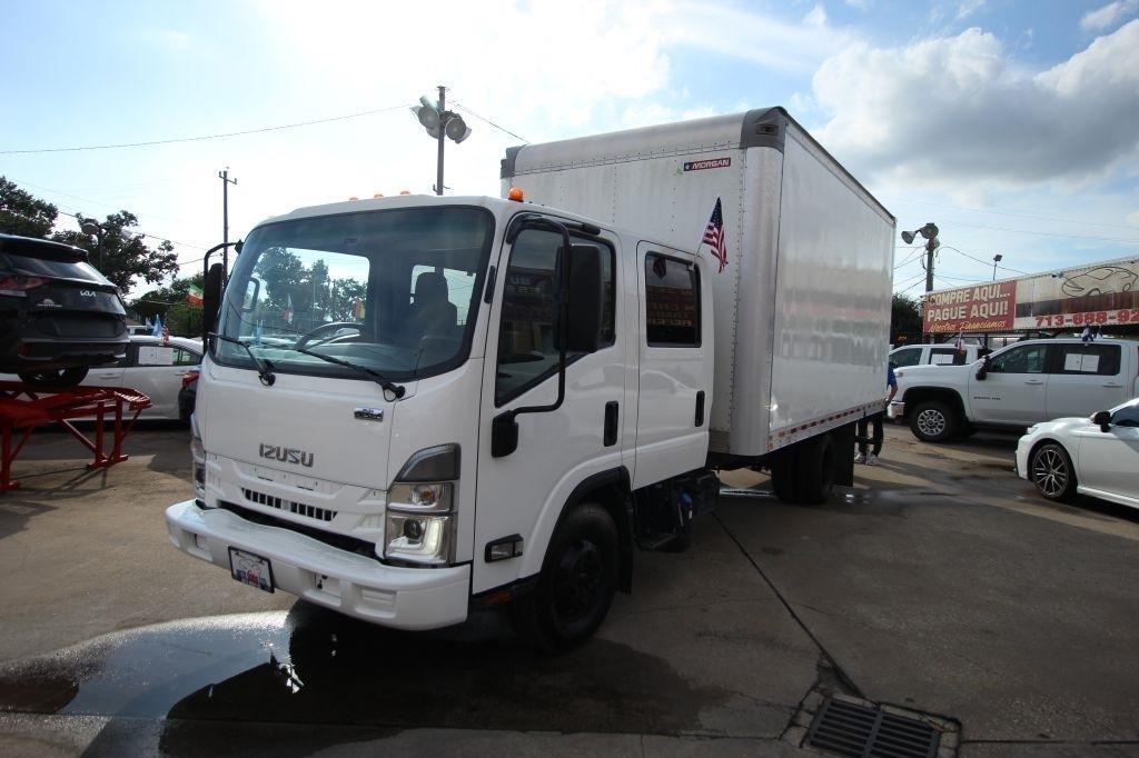 Isuzu NPR  2023