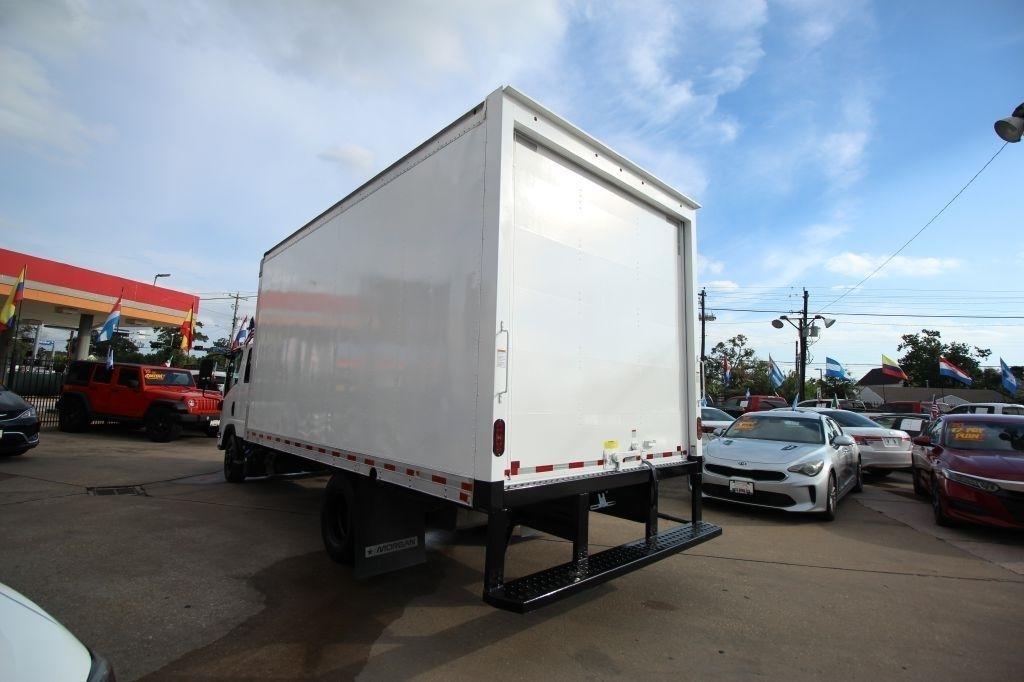 Isuzu NPR  2023
