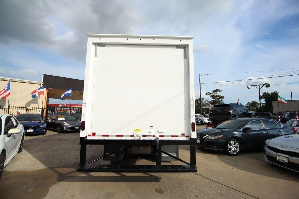 Isuzu NPR  2023