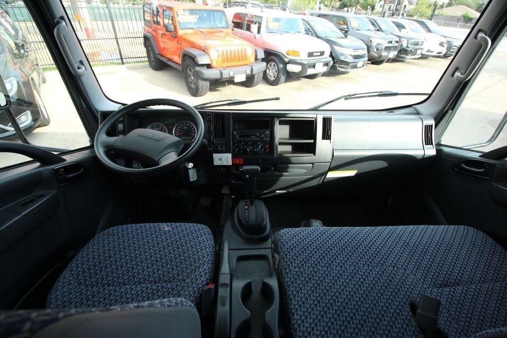 Isuzu NPR  2023